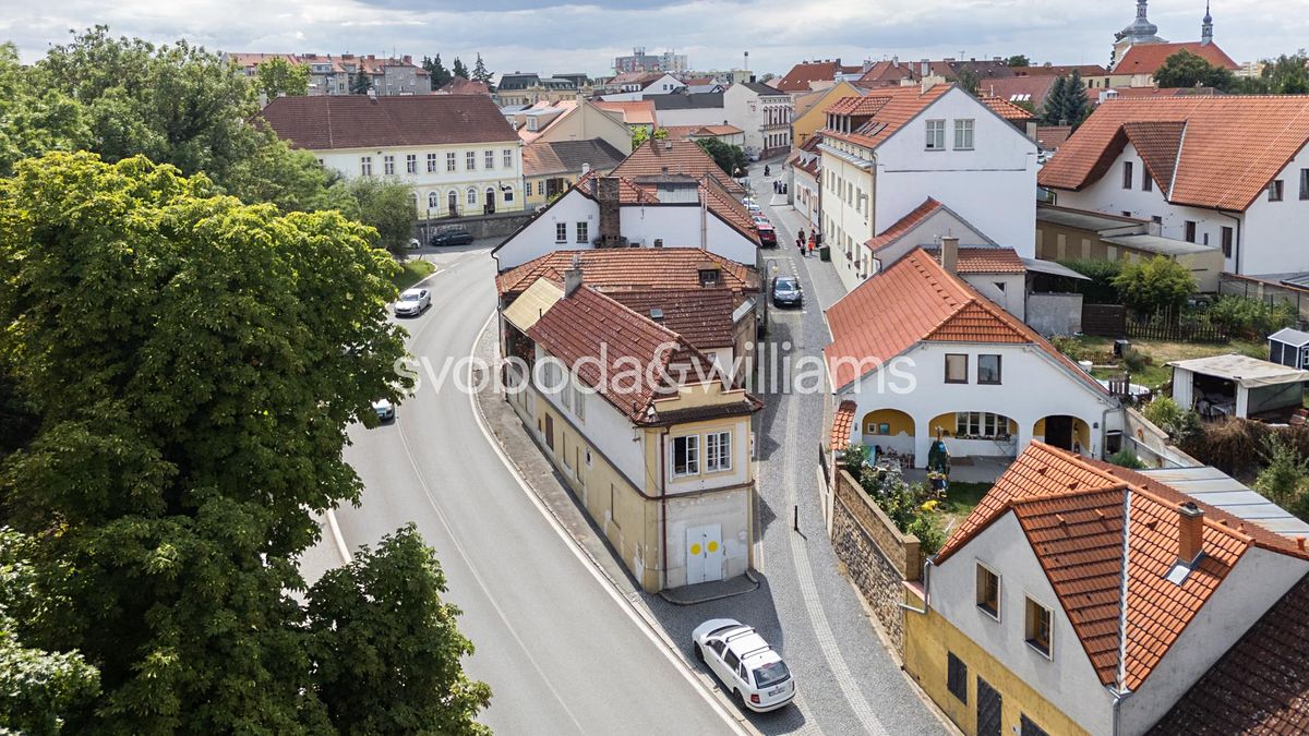 Prodej rodinného domu 240 m², pozemek 160 m² – fotografie 5