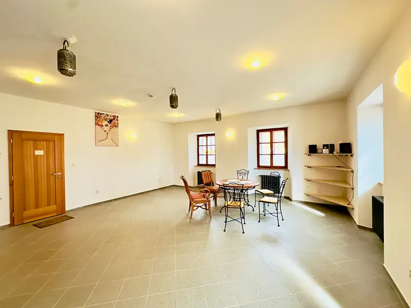 Prodej rodinného domu 324 m², pozemek 213 m², Blatná – náhled fotky 2