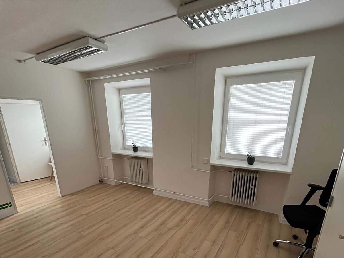 Pronájem kanceláře 32 m² – fotografie 2