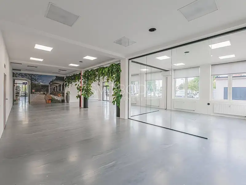 Pronájem obchodního prostoru 188 m², Hradec Králové – náhled fotky 2