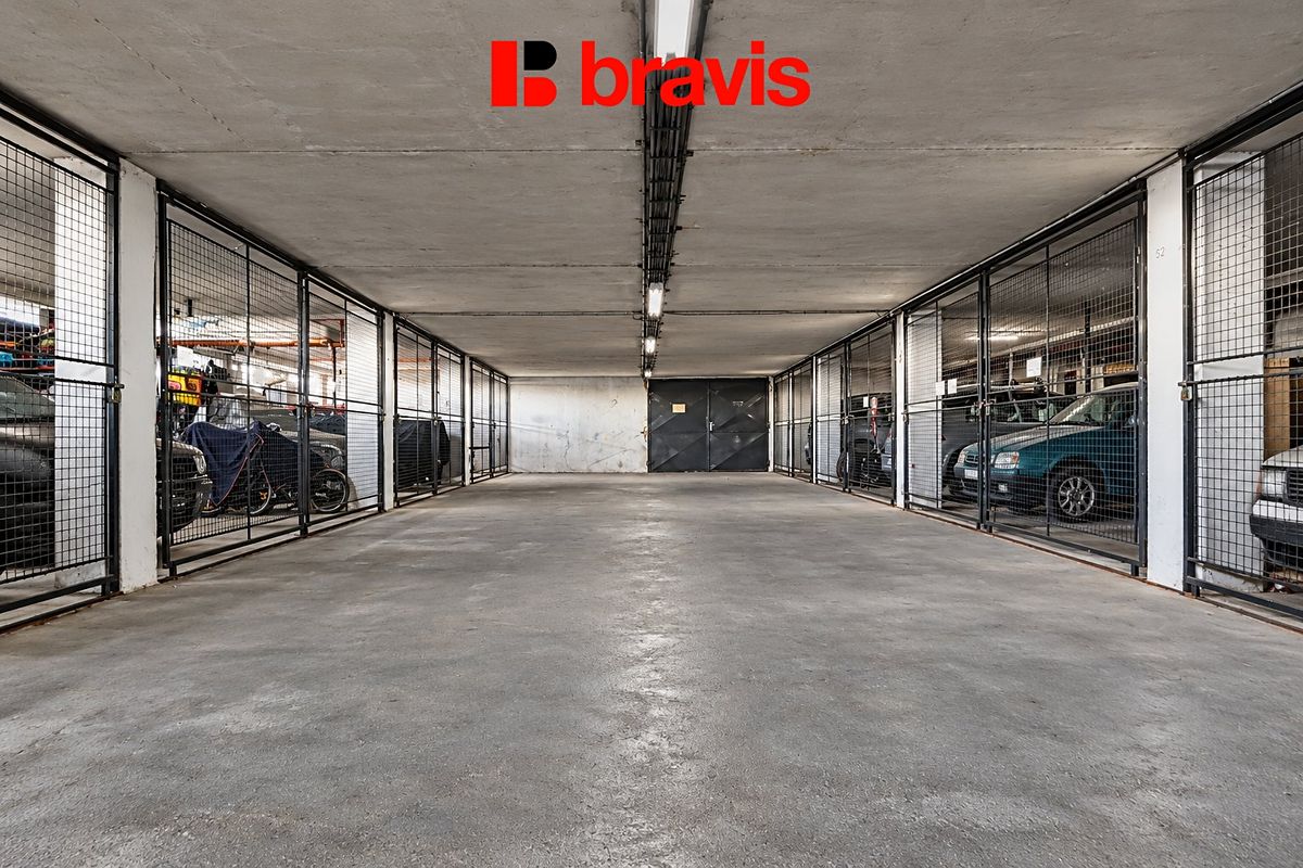 Pronájem garážového stání 13 m² – fotografie 2