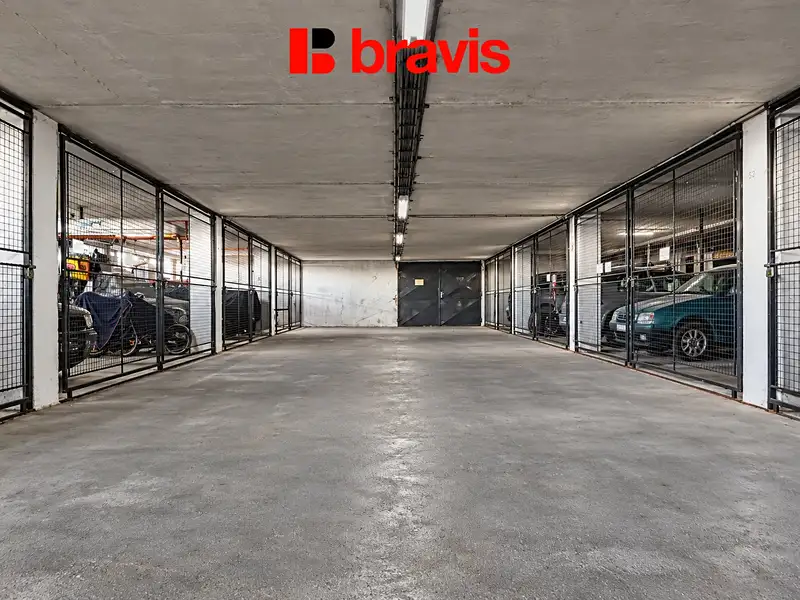 Pronájem garážového stání 13 m², Brno – náhled fotky 2