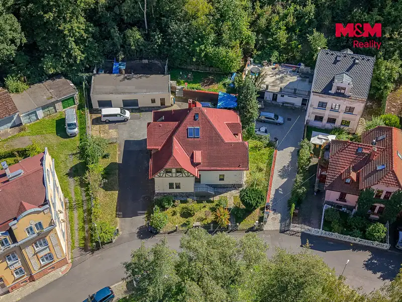Prodej rodinného domu 486 m², pozemek 1076 m², Dalovice – náhled fotky 2