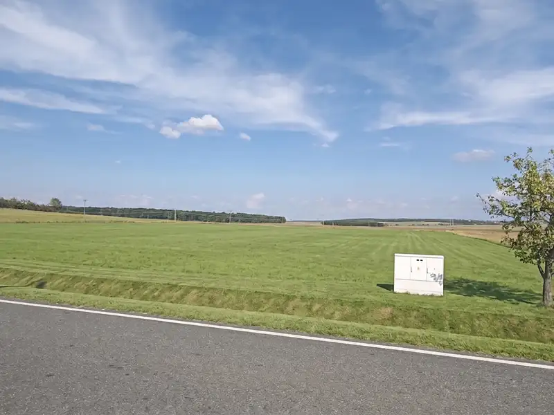 Prodej stavebního pozemku 1380 m², Bělušice – náhled fotky 1