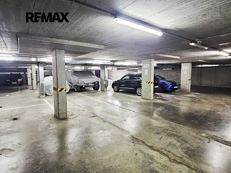 Pronájem garážového stání 13 m², Brno – náhled fotky 3