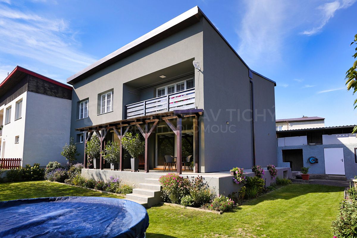 Prodej rodinného domu 232 m², pozemek 628 m², Moravičany – fotka 1 z 3