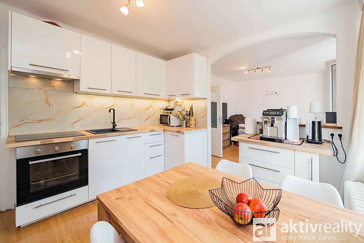 Prodej rodinného domu 260 m², pozemek 752 m²