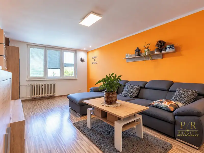 Pronájem bytu 2+1 60 m², náměstí 9. května, Chodov, okres Sokolov