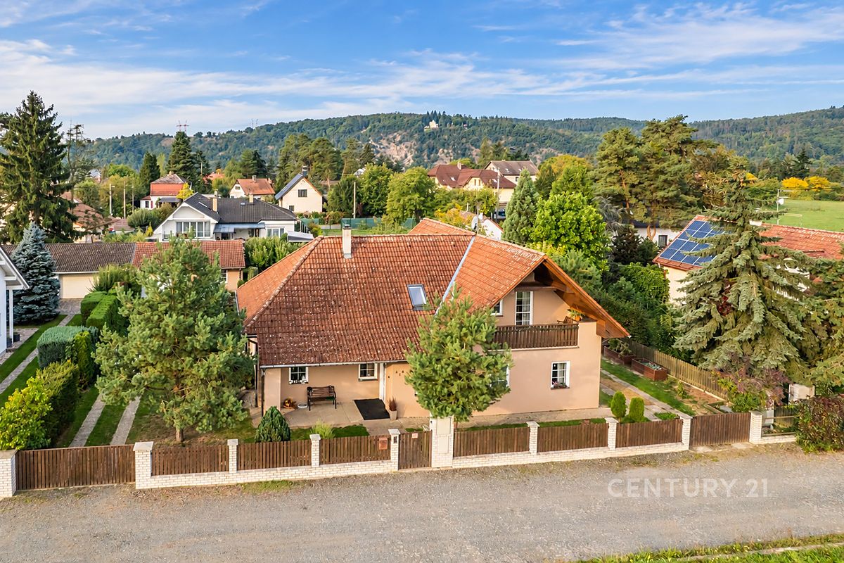Prodej rodinného domu 240 m², pozemek 1048 m², Hradištko – fotka 1 z 3