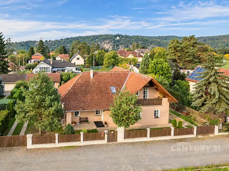 Prodej rodinného domu 240 m², pozemek 1048 m², Hradištko – náhled fotky 1