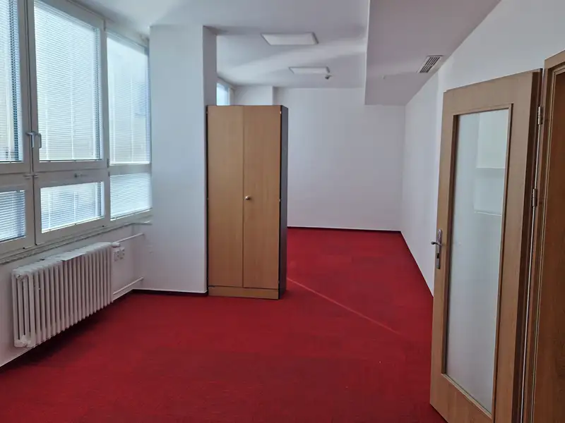 Pronájem kanceláře 45 m², Znojmo – náhled fotky 1