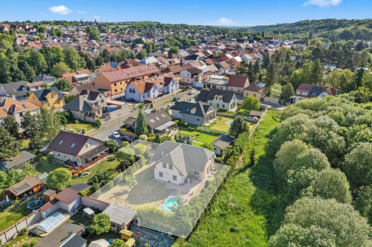 Prodej rodinného domu 212 m², pozemek 931 m²