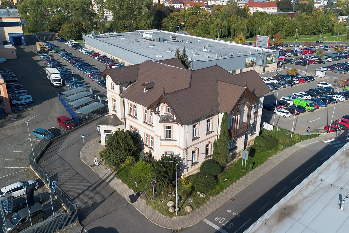 Pronájem kanceláře 688 m²