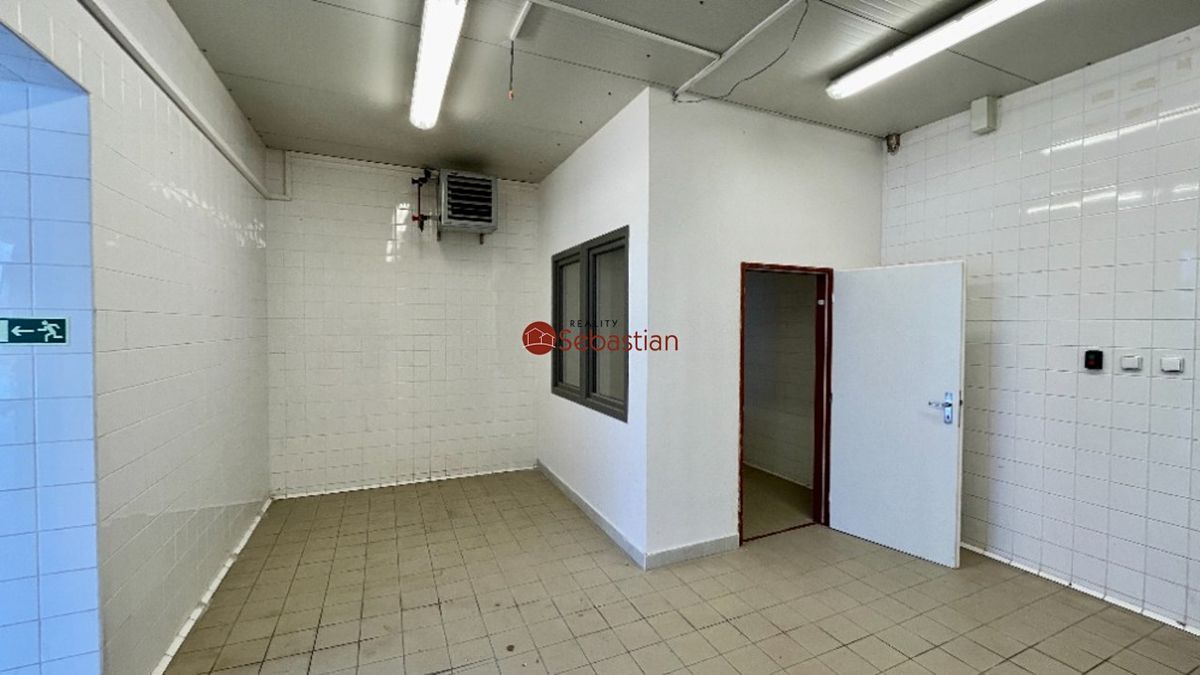 Pronájem skladového prostoru 178 m², Jičín – fotka 1 z 3
