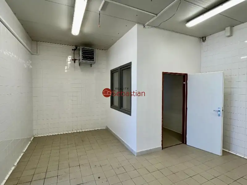 Pronájem skladového prostoru 178 m², Jičín – náhled fotky 1
