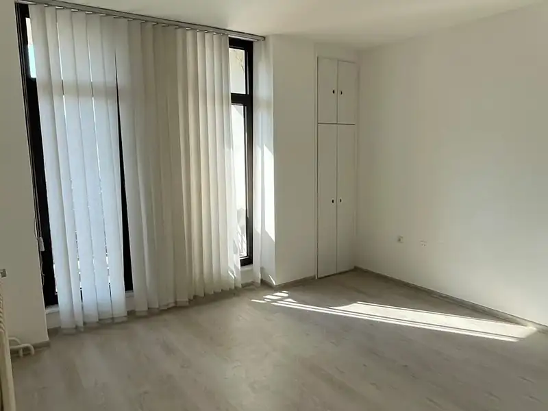 Pronájem bytu pokoje 22 m², Zlín – náhled fotky 1