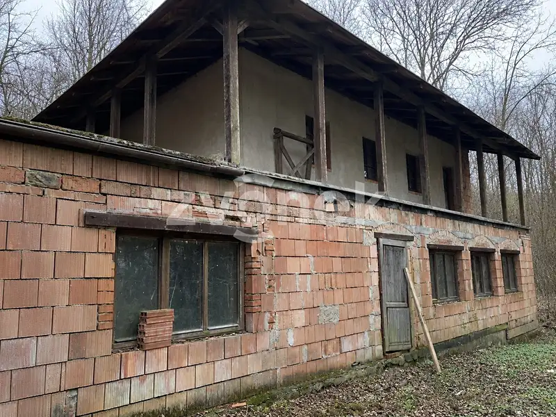Prodej specifického typu nemovitosti 220 m², Halenkovice – náhled fotky 1