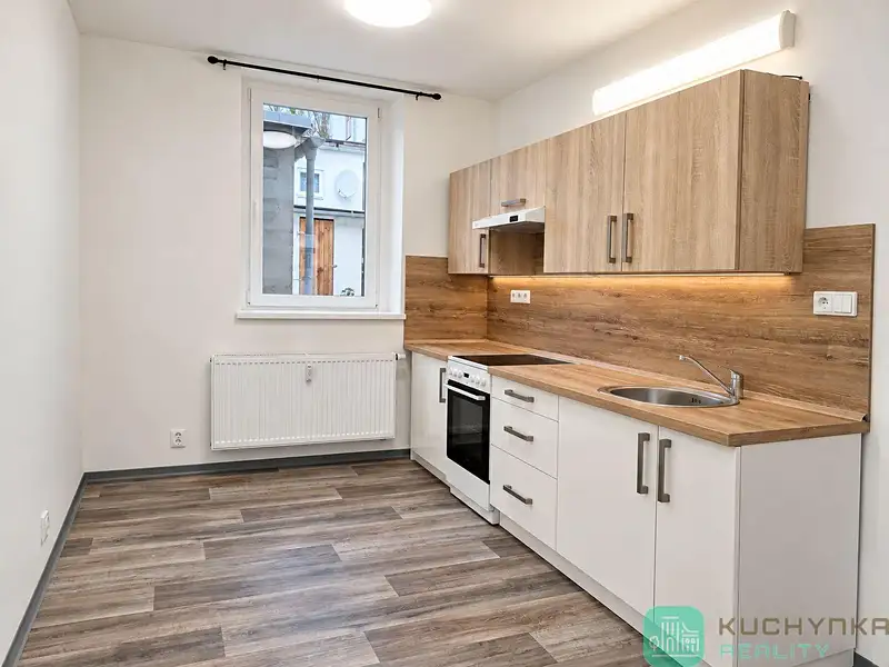 Pronájem bytu 1+1 45 m², Hrob – náhled fotky 1