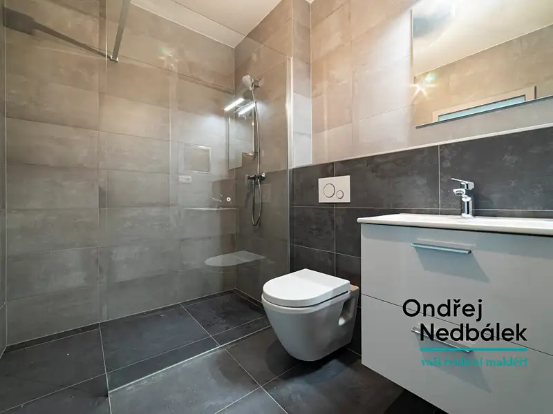 Pronájem bytu 1+kk 33 m², Zlín – náhled fotky 2
