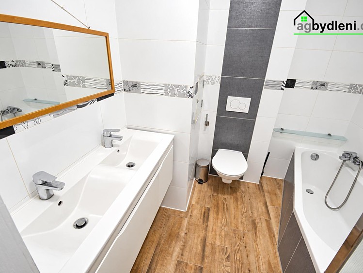 Pronájem bytu 3+kk, 95 m² (10 z 16)