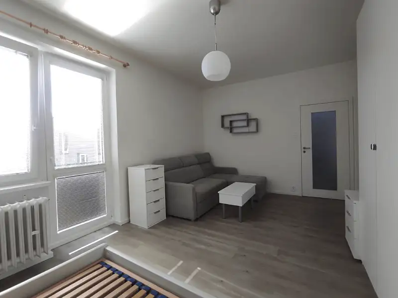 Pronájem bytu 1+1 36 m², Praha – náhled fotky 2