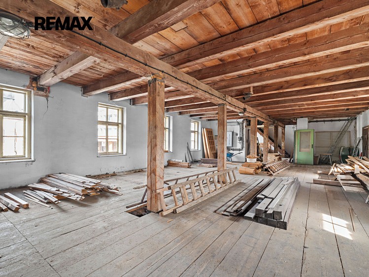 Комерційне приміщення на продаж, 1 123 м² (27 з 30)
