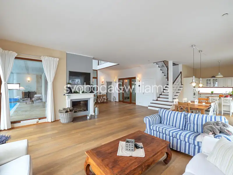 Pronájem rodinného domu 450 m², pozemek 2367 m², Svinaře – náhled fotky 1