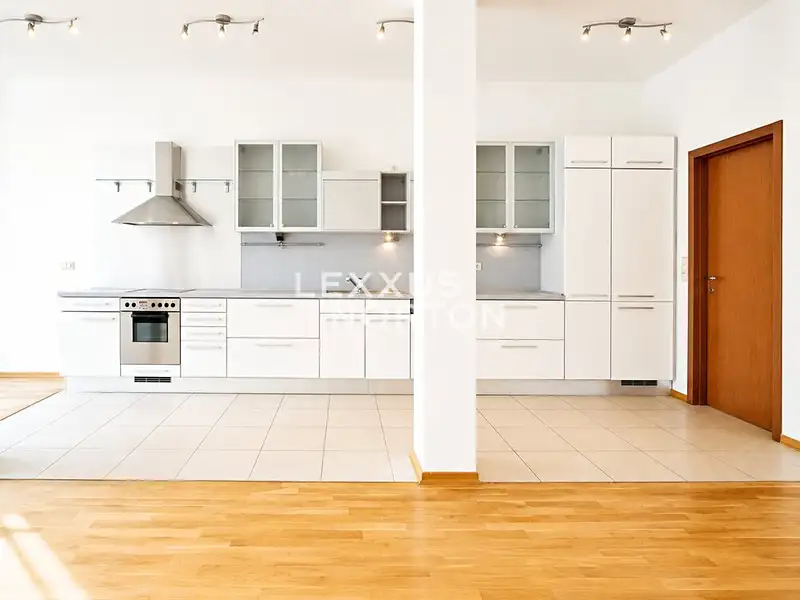 Pronájem rodinného domu 373 m², pozemek 857 m², Praha – náhled fotky 2