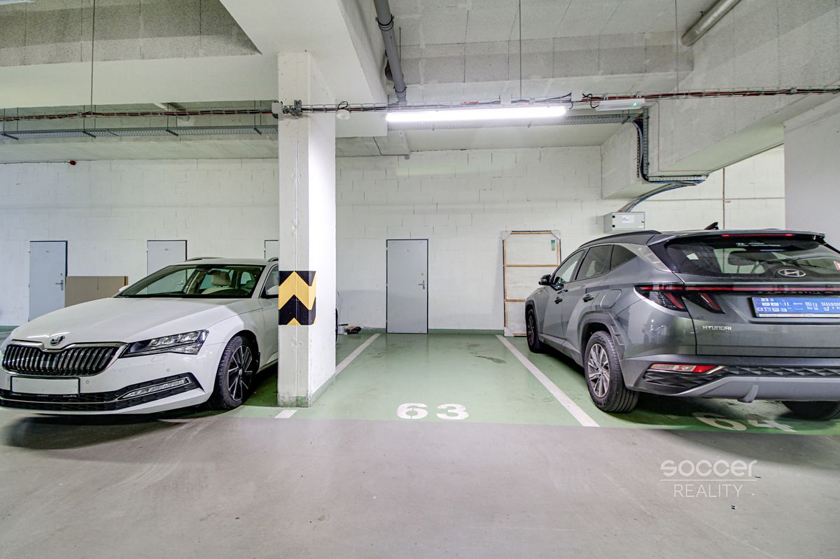 Pronájem garážového stání 16 m², Praha – fotka 1 z 3