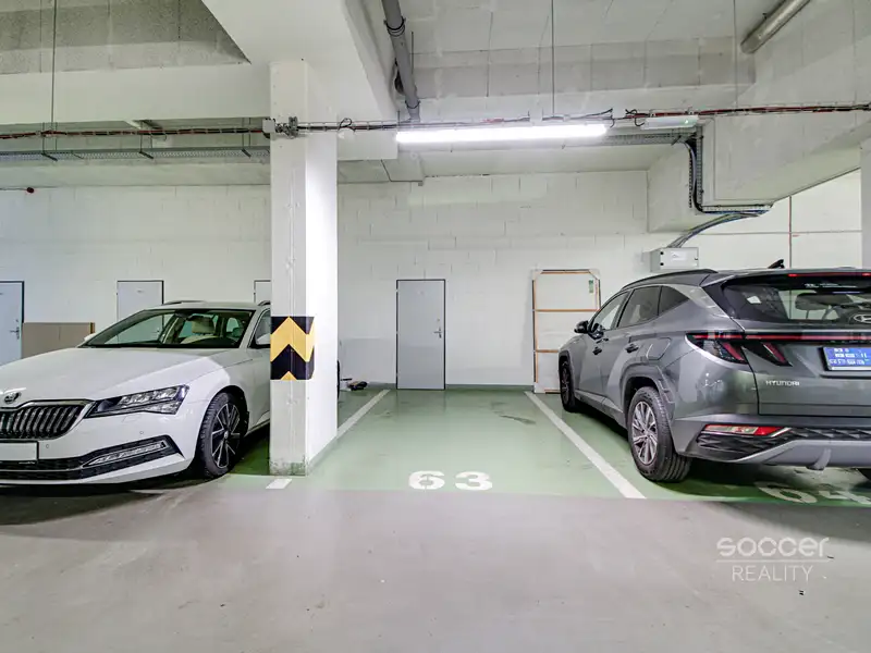 Pronájem garážového stání 16 m², Praha – náhled fotky 1