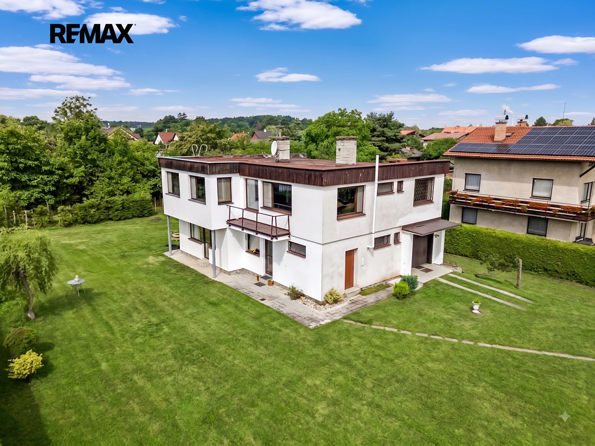 Prodej rodinného domu 240 m², pozemek 1859 m², Praha – fotka 1 z 3