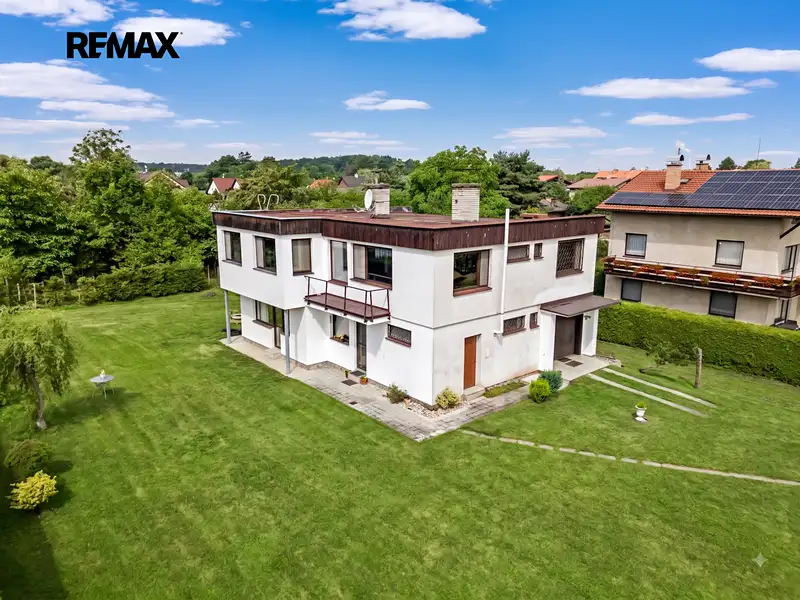Prodej rodinného domu 240 m², pozemek 1859 m², Praha – náhled fotky 1