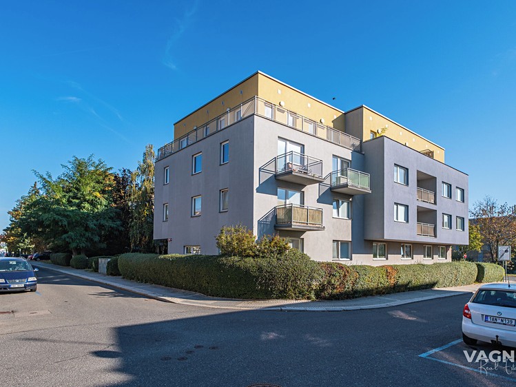Prodej bytu 3+kk, 94 m² (1 z 32)