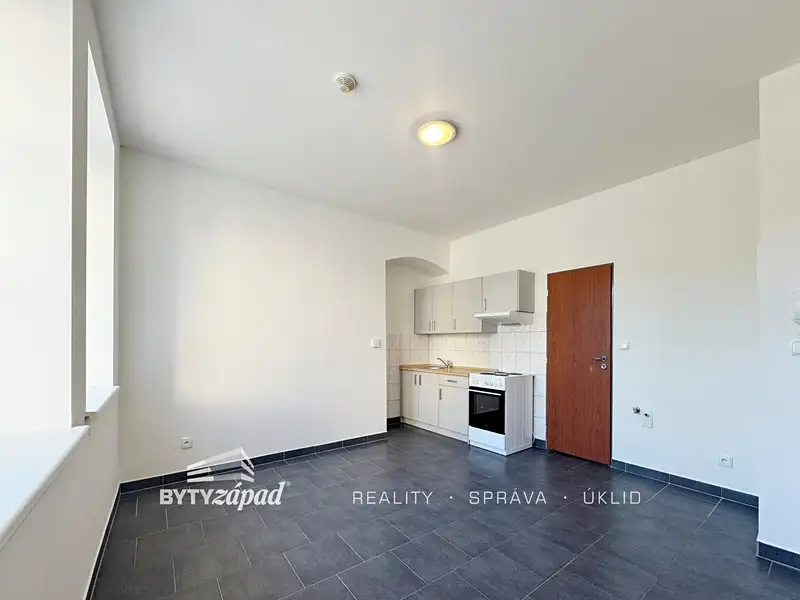 Pronájem bytu 1+kk 19 m², Stříbro – náhled fotky 2