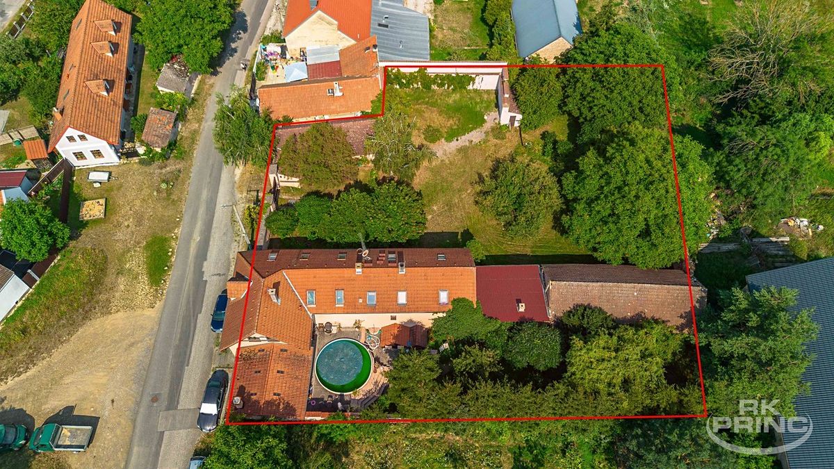 Prodej rodinného domu 450 m², pozemek 2111 m², Vráž – fotka 1 z 3