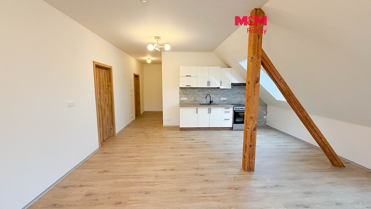 Pronájem bytu 3+kk 85 m², Nový Bor – fotka 1 z 3