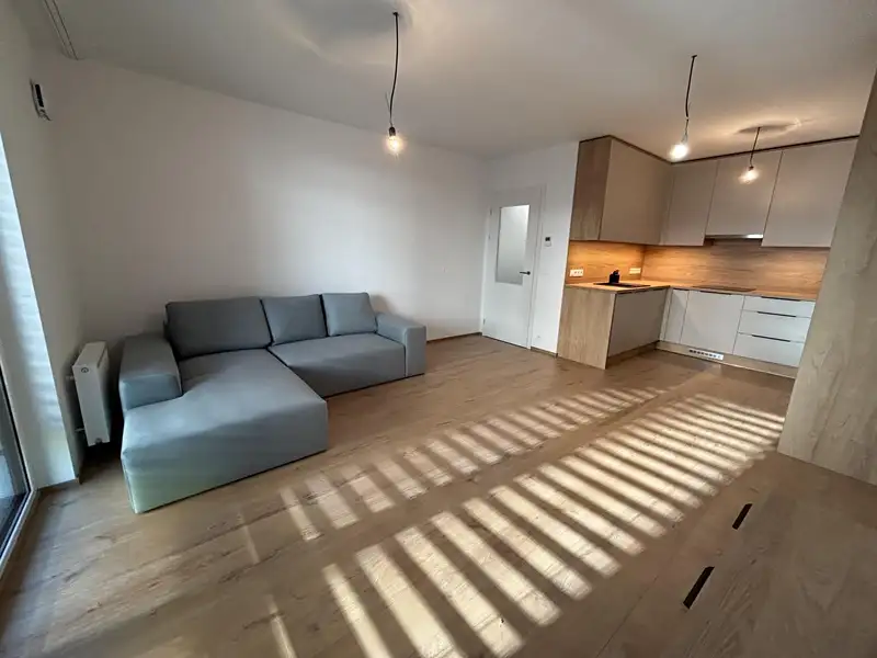 Pronájem bytu 2+kk 55 m², Praha – náhled fotky 1