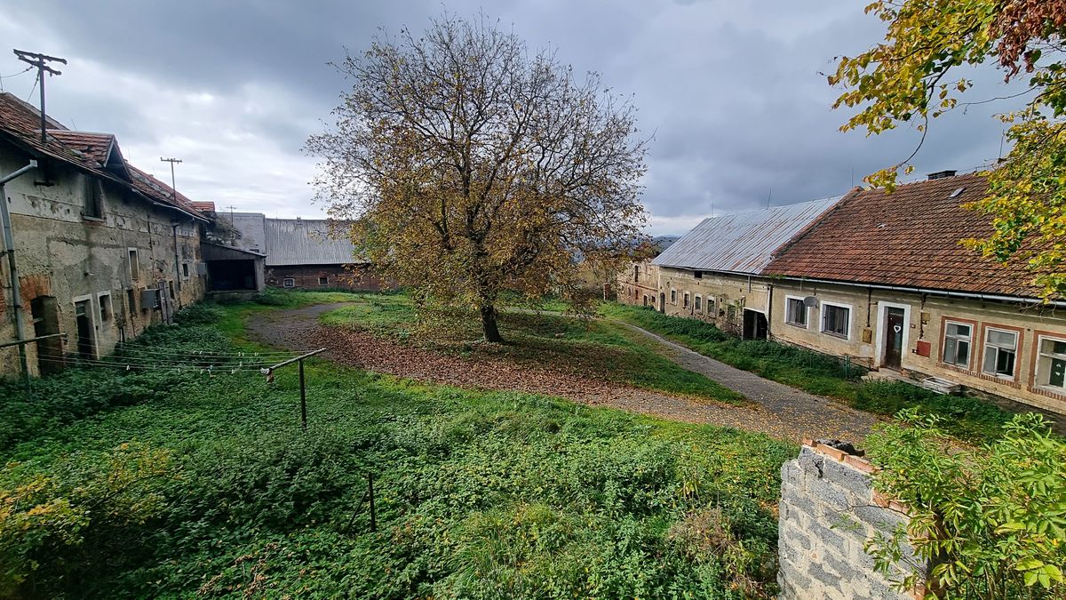 Prodej zemědělského objektu 2400 m², Mrákov – fotka 1 z 3