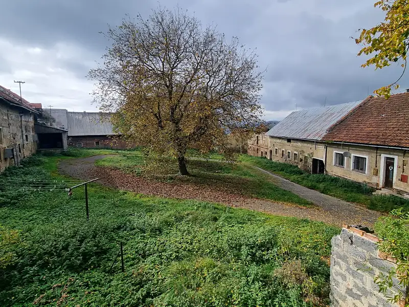 Prodej zemědělského objektu 2400 m², Mrákov – náhled fotky 1