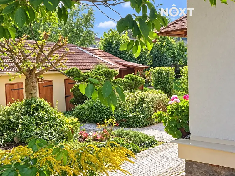 Prodej vily 220 m², pozemek 1490 m², Odolena Voda – náhled fotky 2