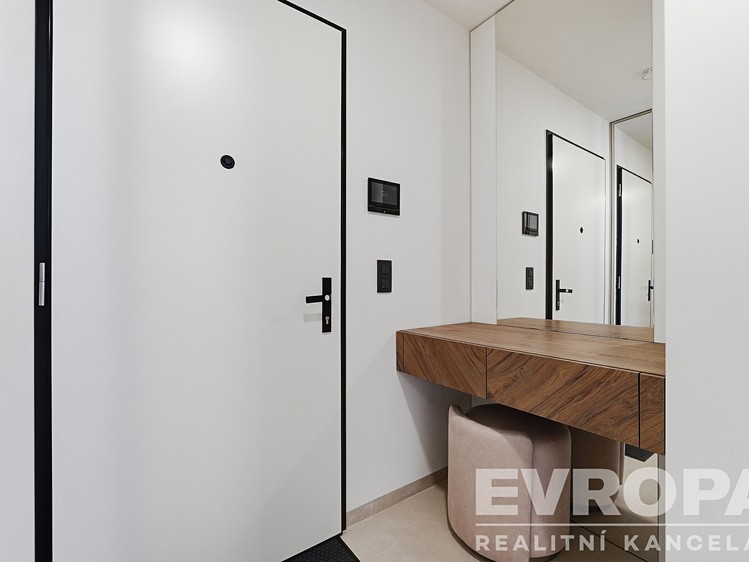 Pronájem bytu 2+kk, 88 m² (11 z 13)