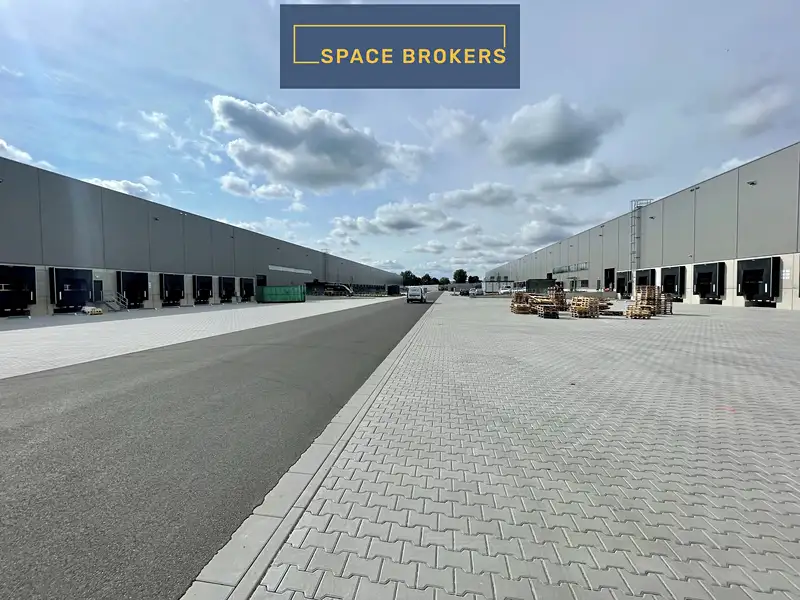 Pronájem skladového prostoru 3688 m², Pardubice – náhled fotky 2