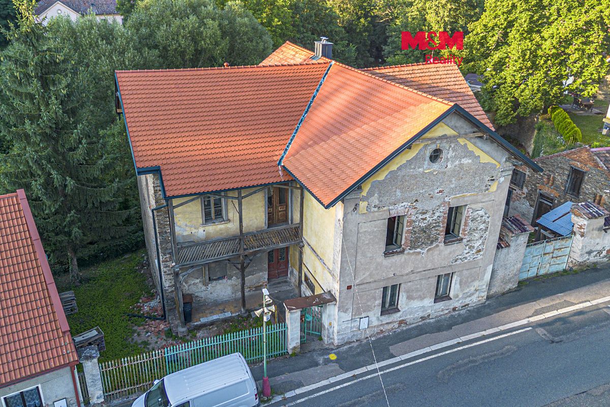 Prodej rodinného domu 267 m², pozemek 895 m², Žleby – fotka 1 z 3