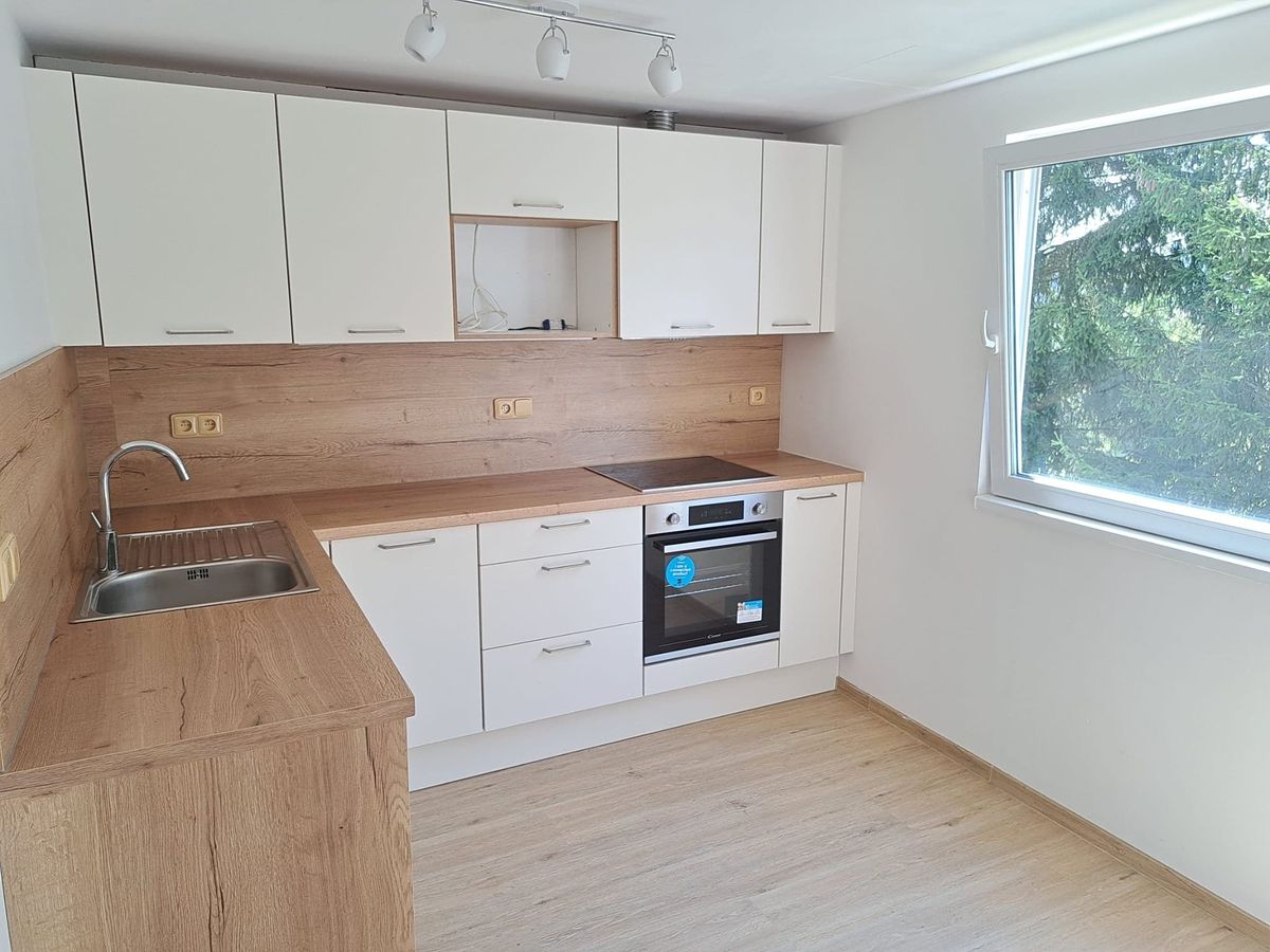 Pronájem bytu 3+1 77 m², Kamenný Přívoz – fotka 1 z 3