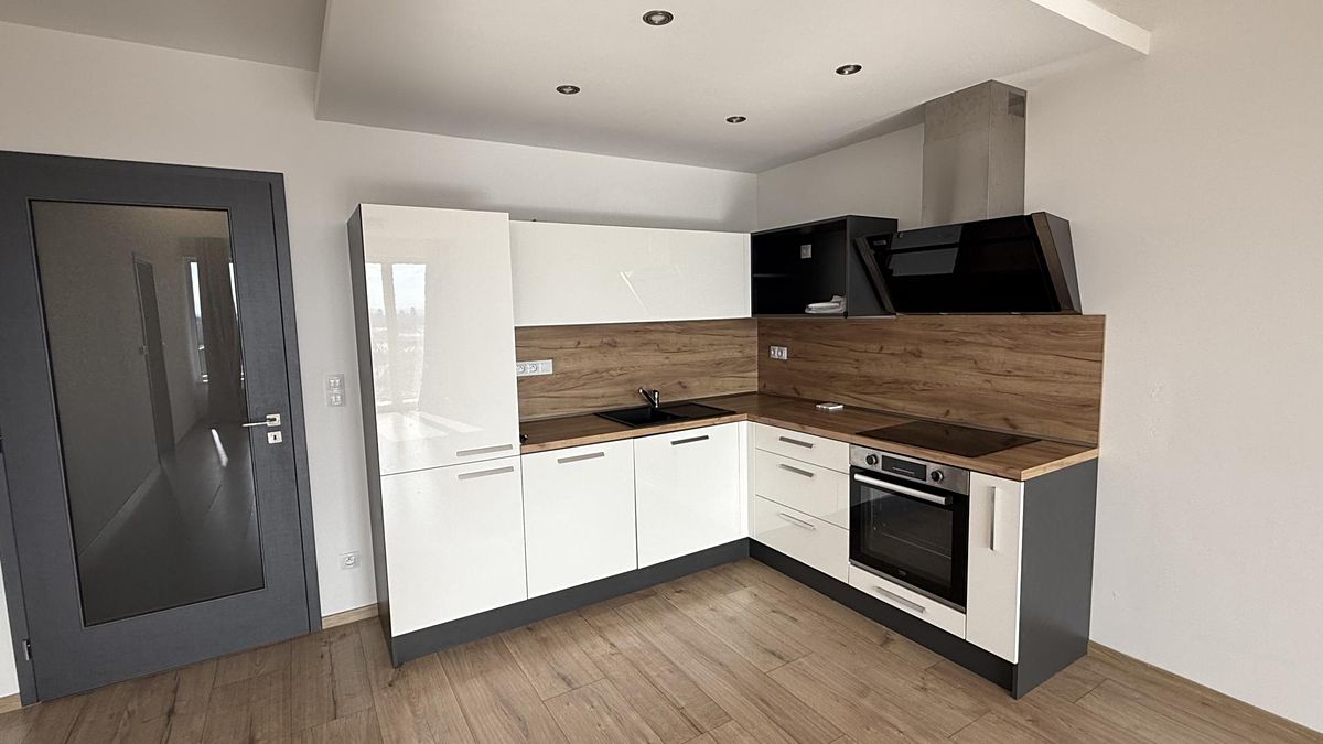Pronájem bytu 2+kk 64 m², Pardubice – fotka 1 z 3