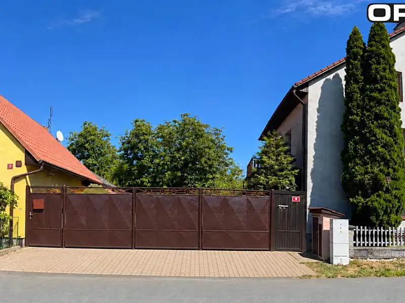 Prodej vícegeneračního domu 444 m², pozemek 1149 m², Uničov – náhled fotky 1