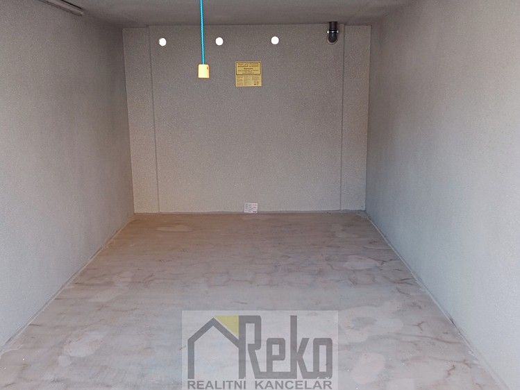 Нерухомість в оренду, 16 м² (2 з 3)