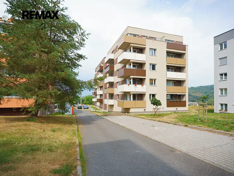 Prodej bytu 2+kk 54 m², Jince – náhled fotky 1