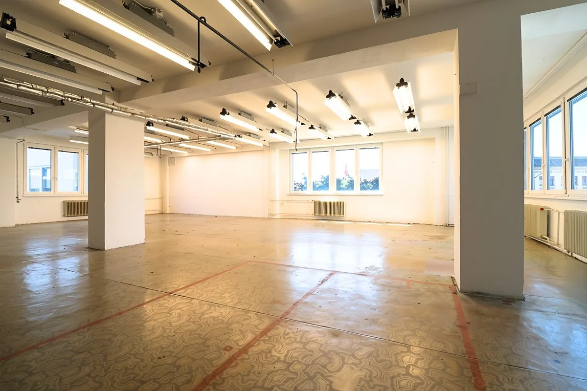 Pronájem výrobní haly, prostoru 100 m²