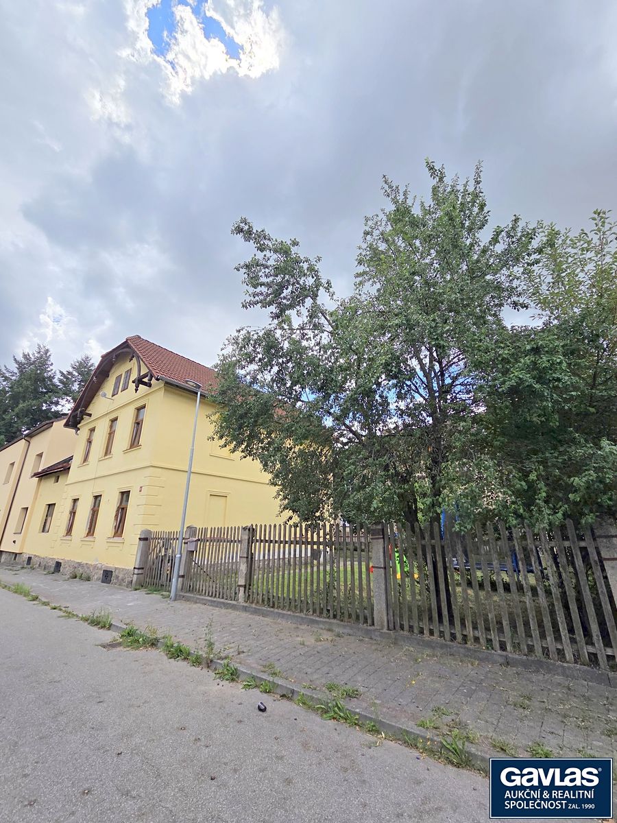 Dražba vily 143 m², pozemek 553 m², České Velenice – fotka 1 z 3
